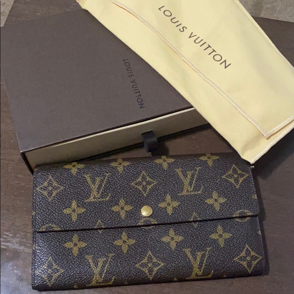Pre-loved Monogram LV Sarah Long Wallet “SOLD”